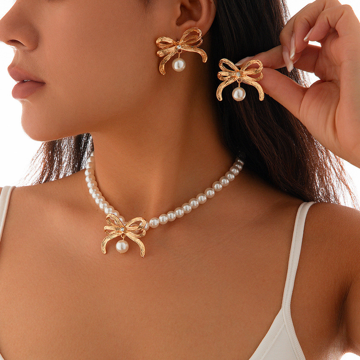 Luxury Elegant Geometric Alloy Bowknot Faux Pearl Ball Chain Necklace for Women
