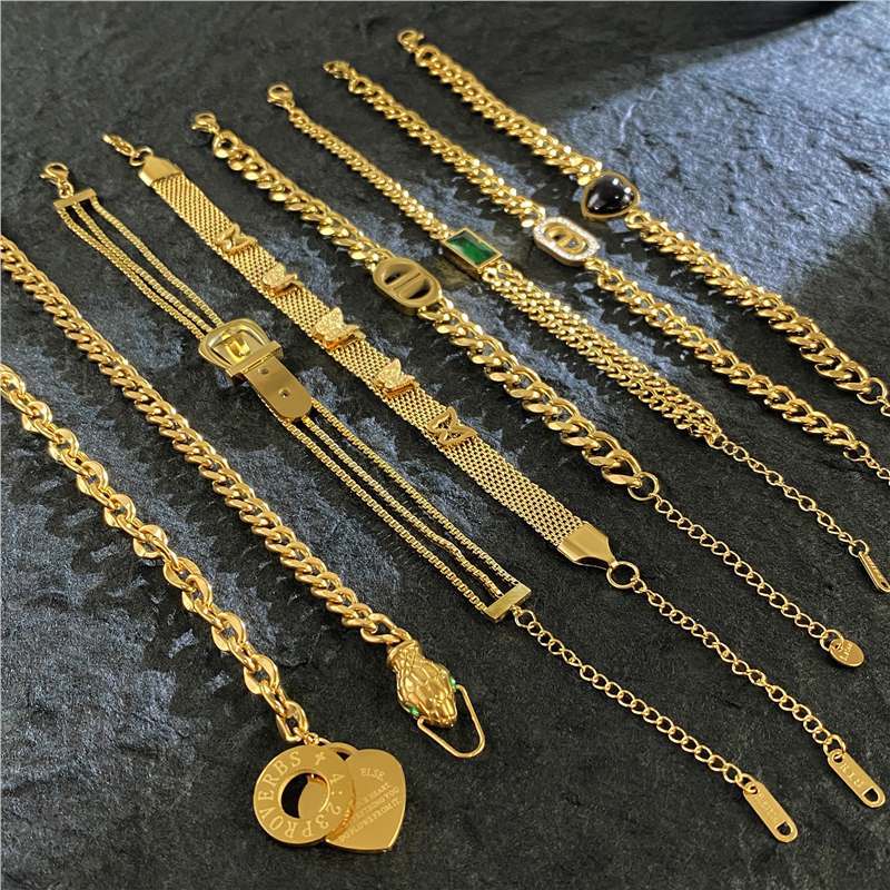 Original Design Heart and Butterfly Shaped Titanium Steel Bracelet with Gold Plating Cuban Chain for Women