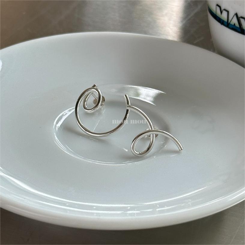 Orecchini a perno asimmetrici a linea geometrica placcati in argento sterling 925, minimalisti, con lettera, da donna
