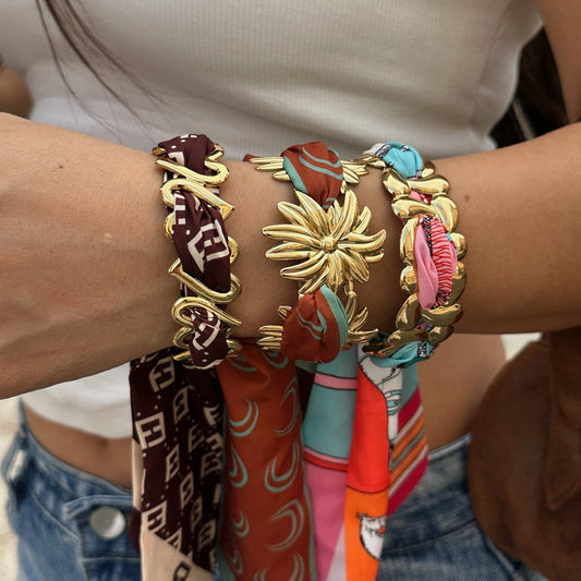 Brazalete esclavo de acero inoxidable chapado con diseño geométrico étnico de corazón vintage