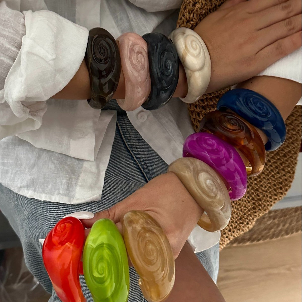 Luxury Round Gradient Acrylic Drip Oil Cuff Bracelet for Women