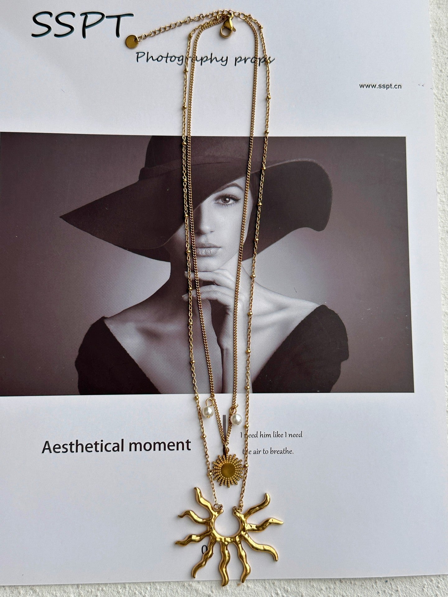 Collana con ciondolo a stella geometrica cava placcata oro in acciaio inossidabile da donna con catena di perline a strati, stile bohémien casual