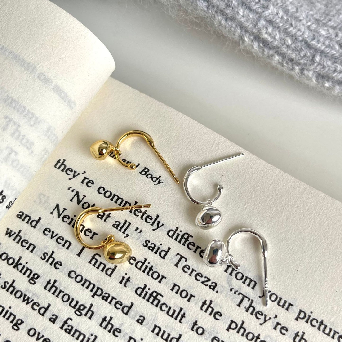 Orecchini a perno dolci e minimalisti in argento sterling 925 a forma di goccia con intarsio di perle