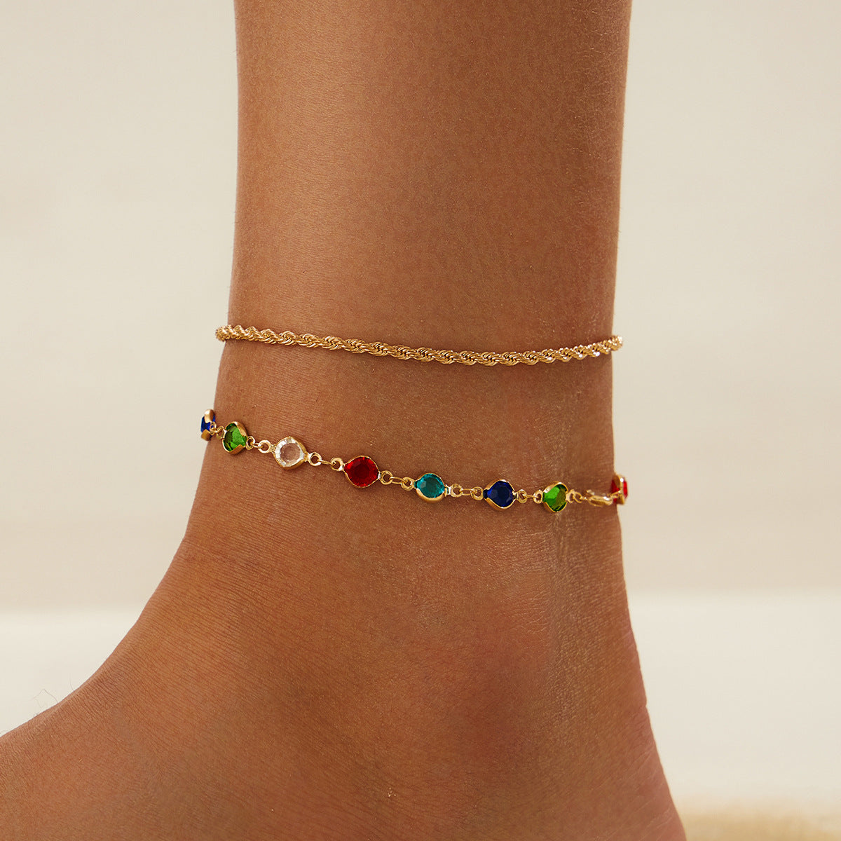 Tobillera minimalista de capas en forma de corazón colorida de aleación con diseño de cadena de serpiente para mujer