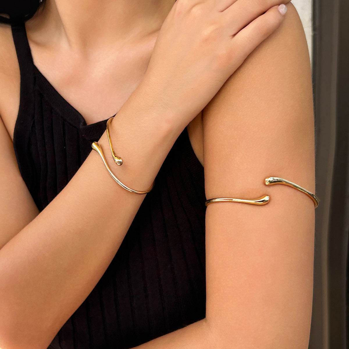 Set di bracciali a polsino aperto geometrici minimalisti in lega di zinco con finitura galvanica