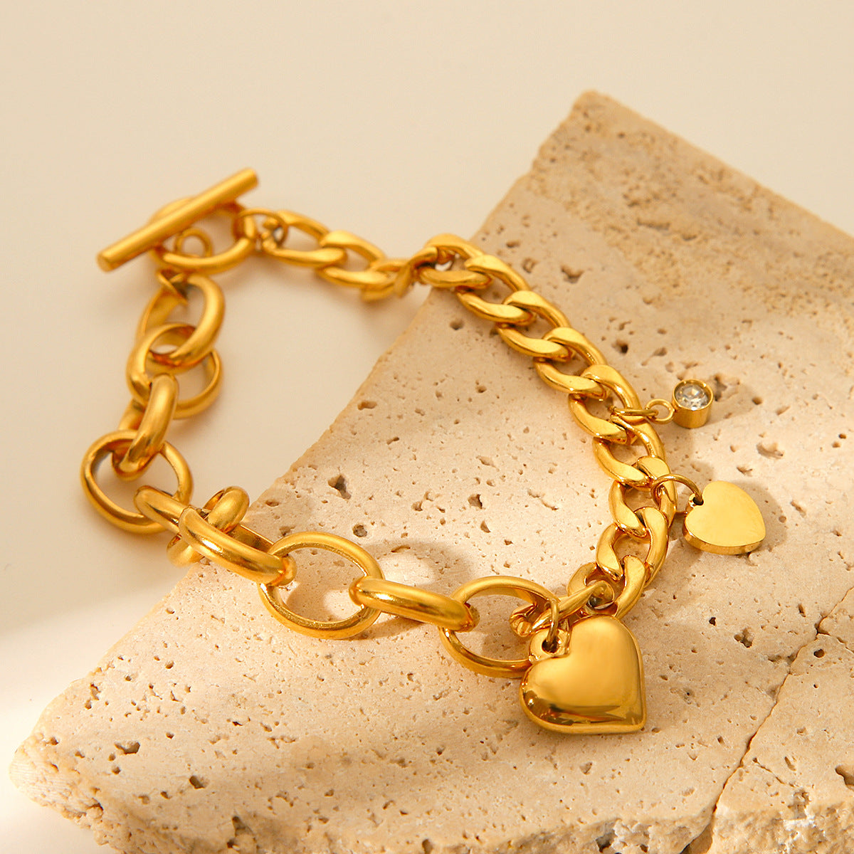 Bracciale da donna a catena cubana ovale con ciondolo a cuore in zirconia in stile INS, in acciaio inossidabile placcato oro 18K