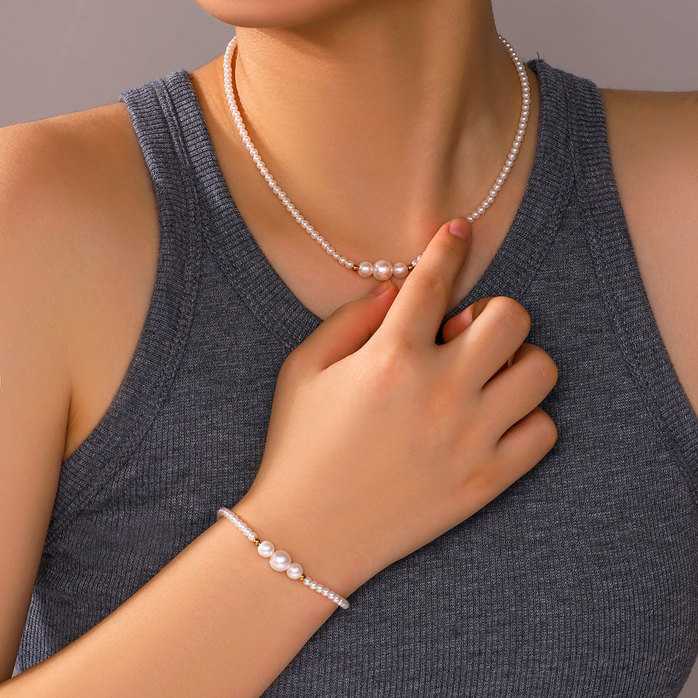 Collana da donna minimalista in acciaio inossidabile con perle, ciondolo geometrico e finitura placcata sottovuoto in oro 18K