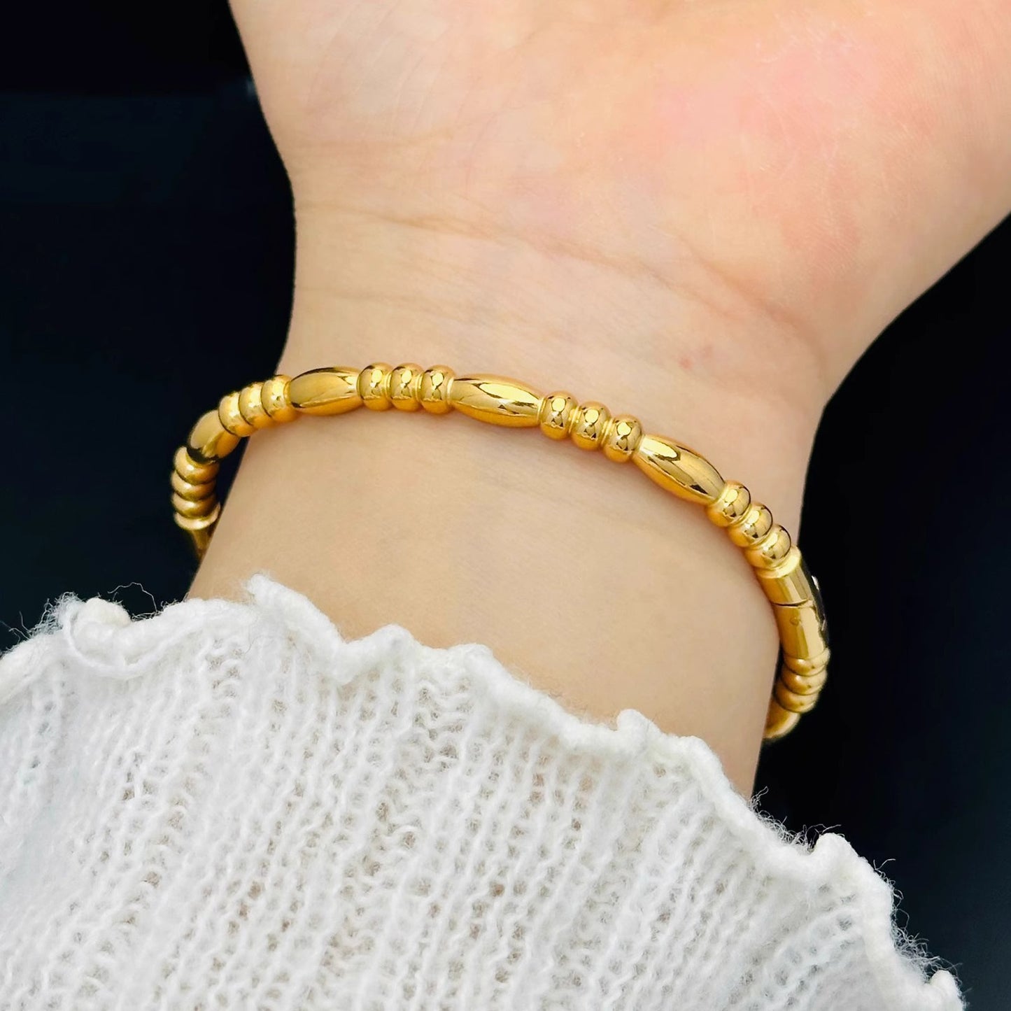 Bracciale da donna a goccia placcato oro in acciaio al titanio con perline geometriche minimaliste