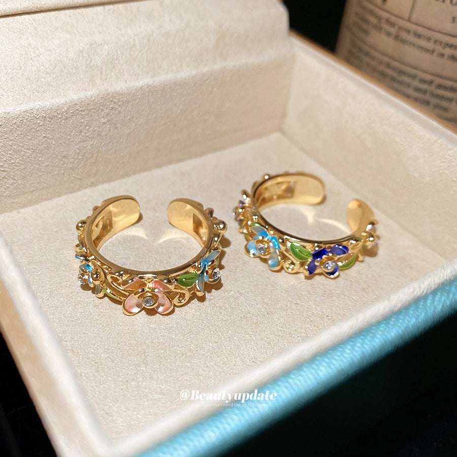 Anello floreale elegante con finitura smaltata e intarsio di strass da donna, fascia per l'indice di alta moda ispirata al vintage