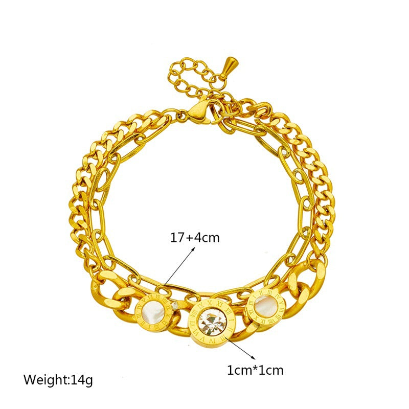Bracciale con ciondolo a farfalla d'ispirazione vintage in acciaio al titanio con intarsi in strass e dettagli traforati