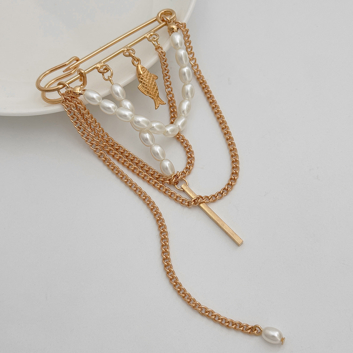 Fashion Geometric Fish Animal Iron Plated Brooch with Imitation Pearl Tassel and Cable Chain for Women