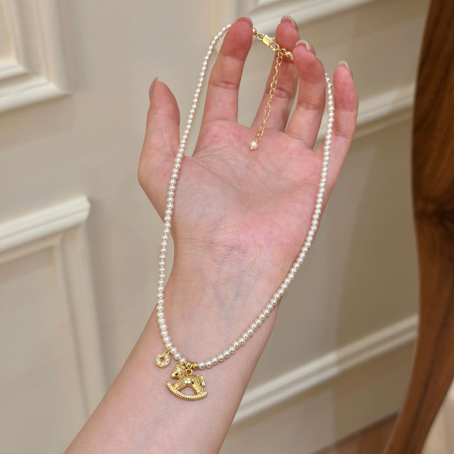 Set Collana con Ciondolo Zodiaco Cavallo in Lega Placcata Stile Lusso con Orecchini e Bracciale in Stile Perla da Donna