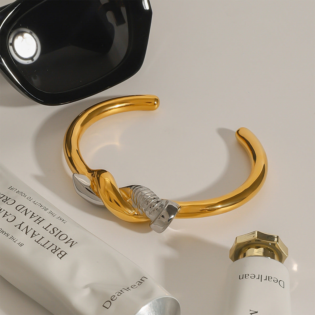 Pulsera de puño de uña de acero inoxidable bañada en oro de 18K de dos tonos de moda