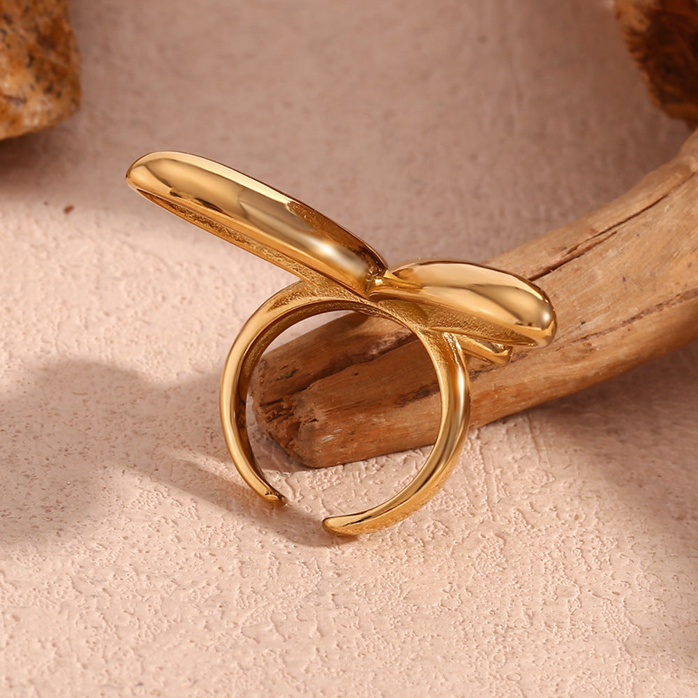 Anillo de acero inoxidable con forma de mariposa a la moda y chapado en oro de 18 quilates para mujer