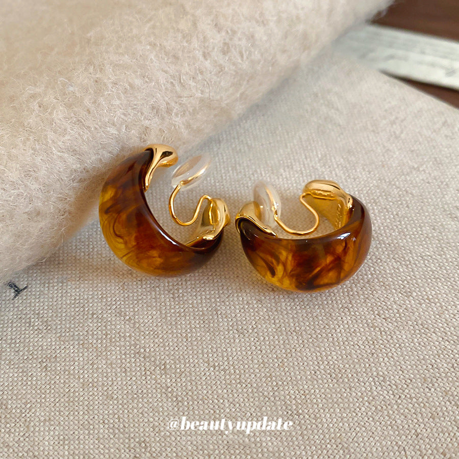 Retro Mahogany Style U-Shaped Resin Clip-On Earrings for Women with Plated Finish Lightweight Luxury Ear Jewelry
