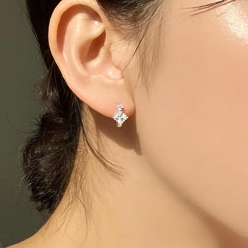 Pendientes de Tachuela Redondos Geométricos de Circonita Cúbica Chapados en Plata de Ley 925 Minimalistas para Mujer