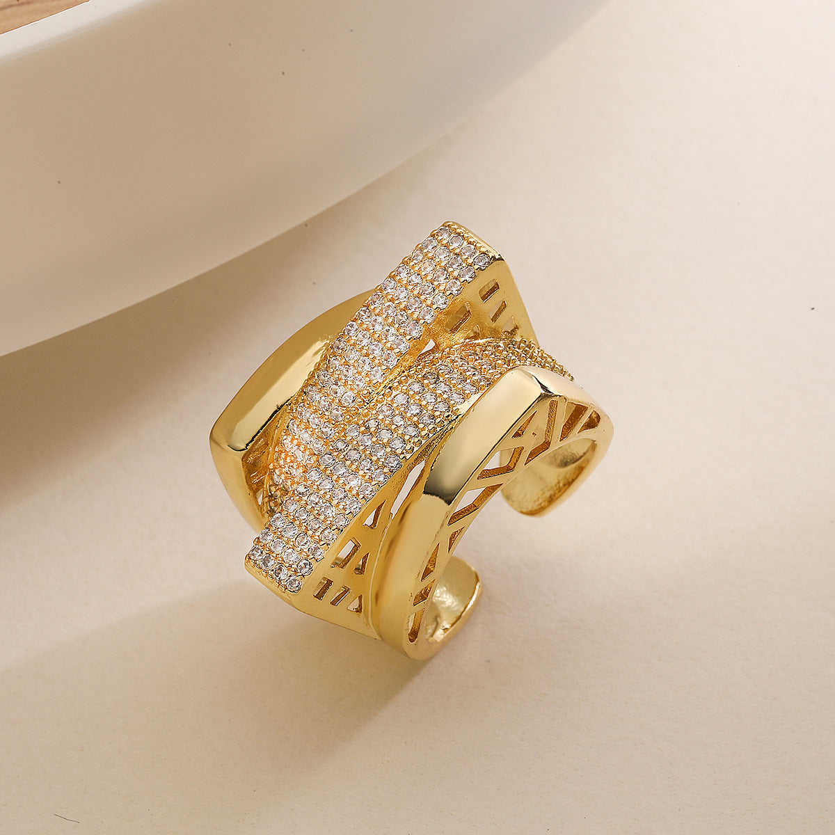 Anello aperto geometrico vintage alla moda, micro-incastonato con zirconi cubici, placcato oro 18 carati, in rame, a fascia larga, da donna