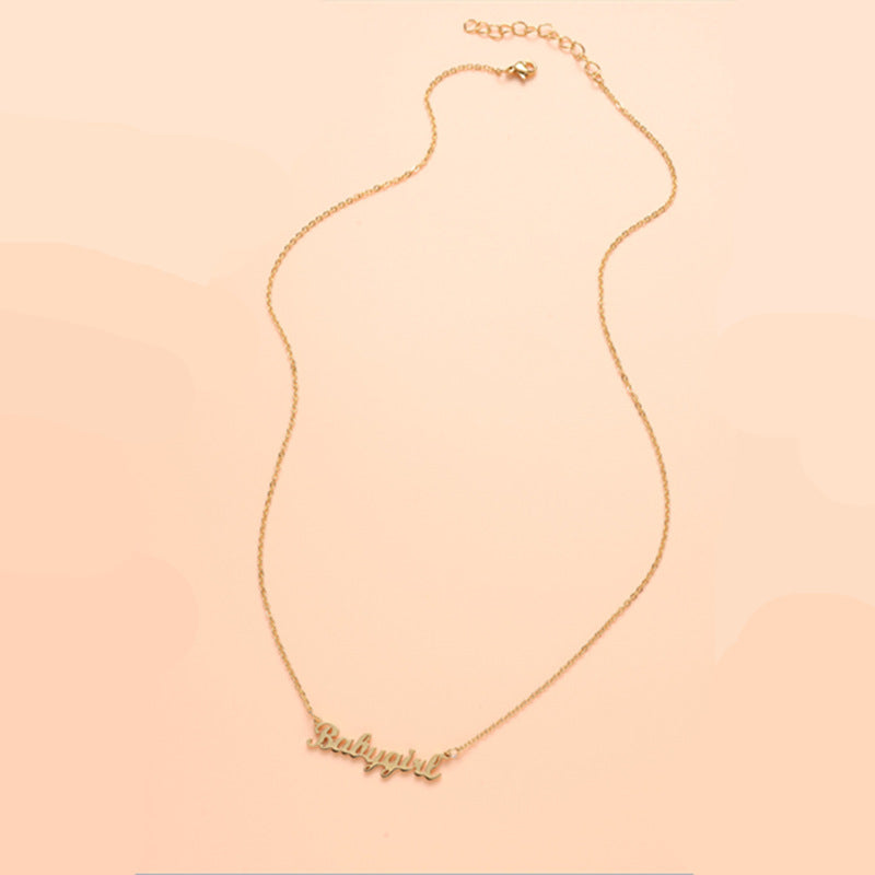 Collar de Acero Inoxidable con Forma de Letra Estilo Caricatura y Acabado Chapado para Mujer