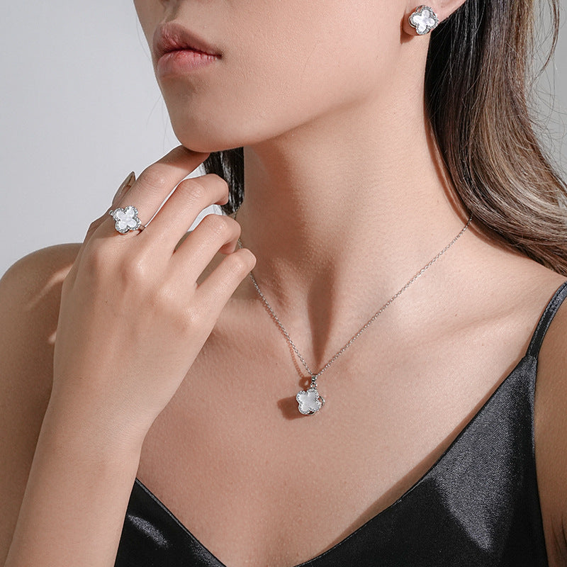 Minimalist Four-Leaf Clover Pendant Necklace for Women in Titanium Steel with Vacuum Plating, O-Chain Locket Style