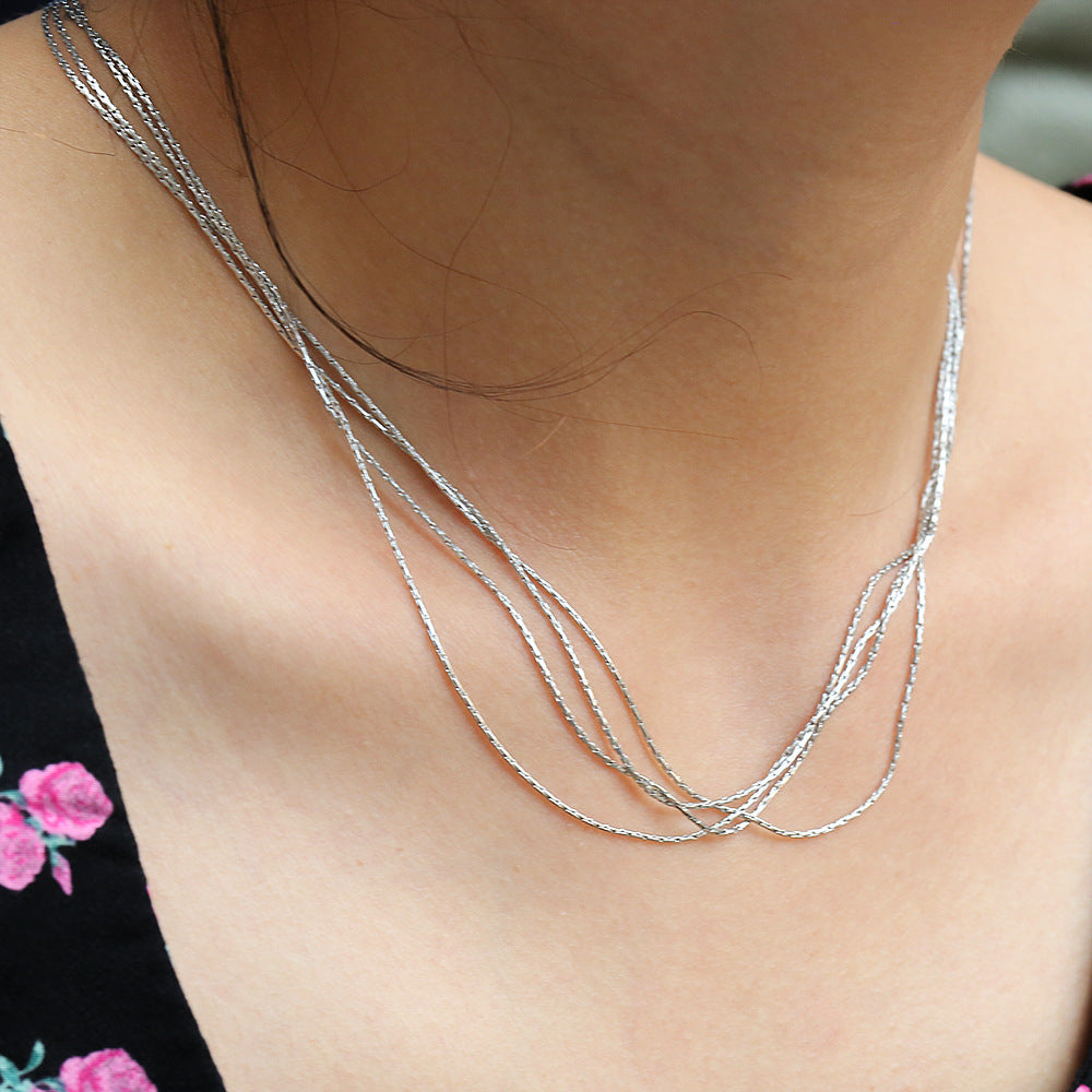 Collar minimalista de acero de titanio con diseño geométrico francés y cadena de serpiente para mujer