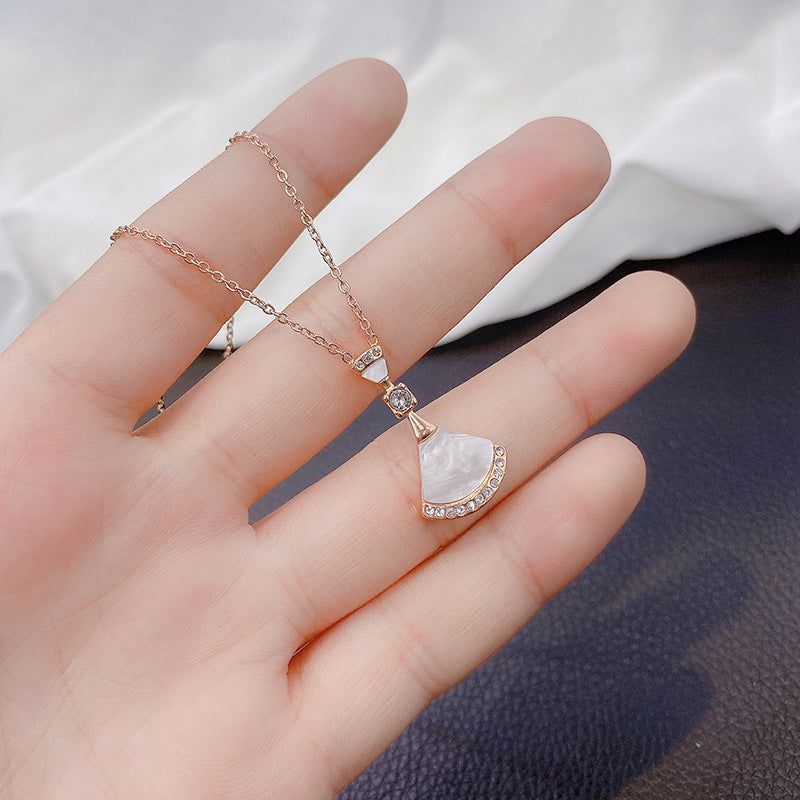 Minimalist Fan-Shaped Mother-of-Pearl Pendant Necklace for Women in Titanium Steel with Rose Gold Plating and O-Chain