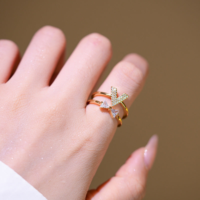 Anello da donna regolabile a dito aperto minimalista con fascia in rame placcato oro e design a lettera geometrica
