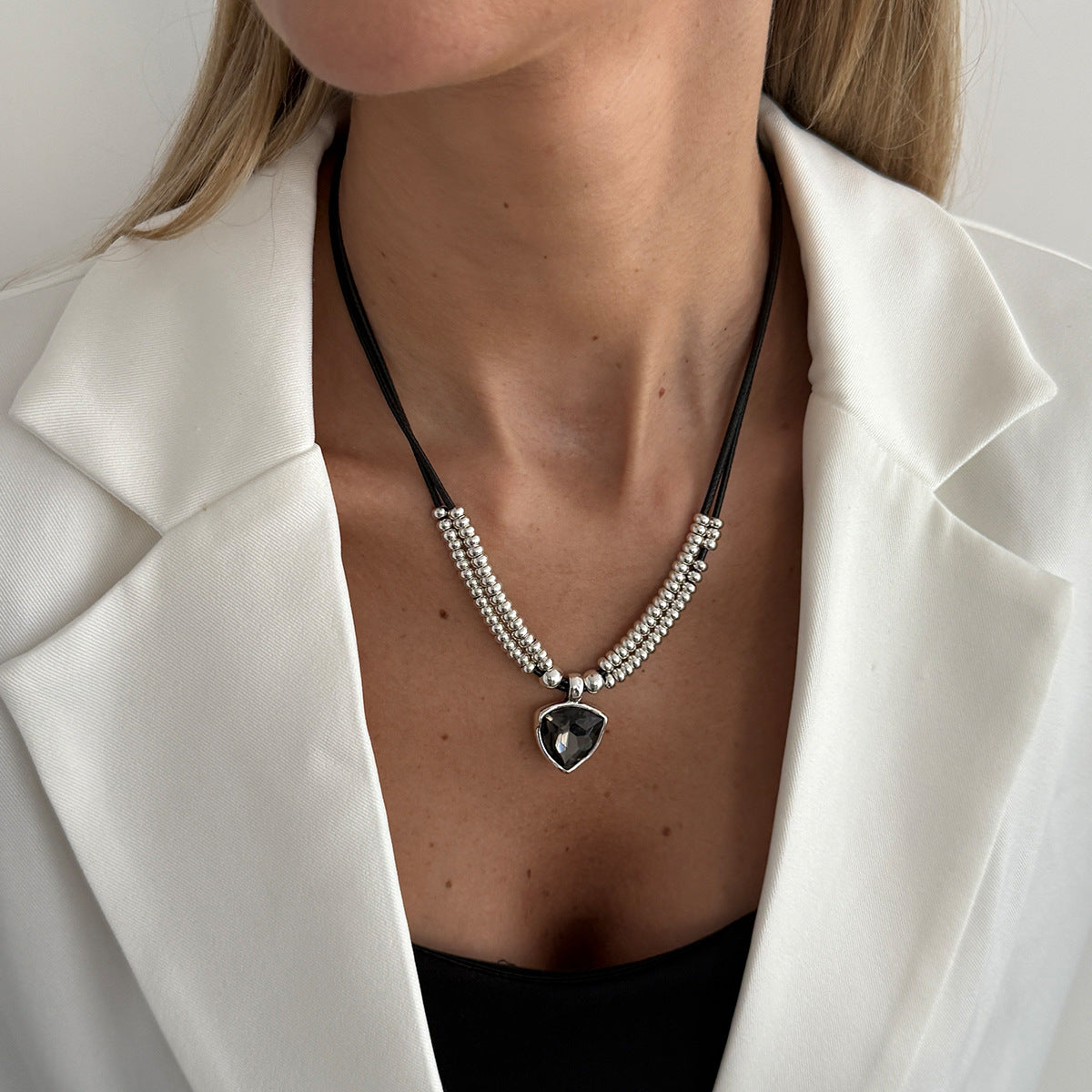 Minimalist Luxury Geometric Heart Rhinestone Acrylic Pendant Alloy Plated Necklace with Leather Cord