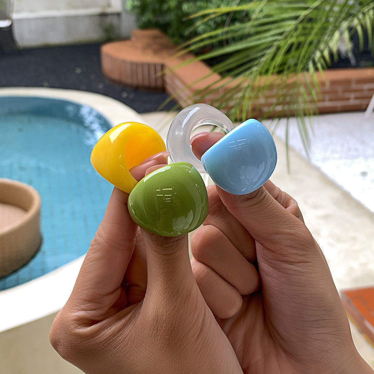 Anillo geométrico rústico vintage floral para mujer en colores pastel macarrón con acabado artesanal