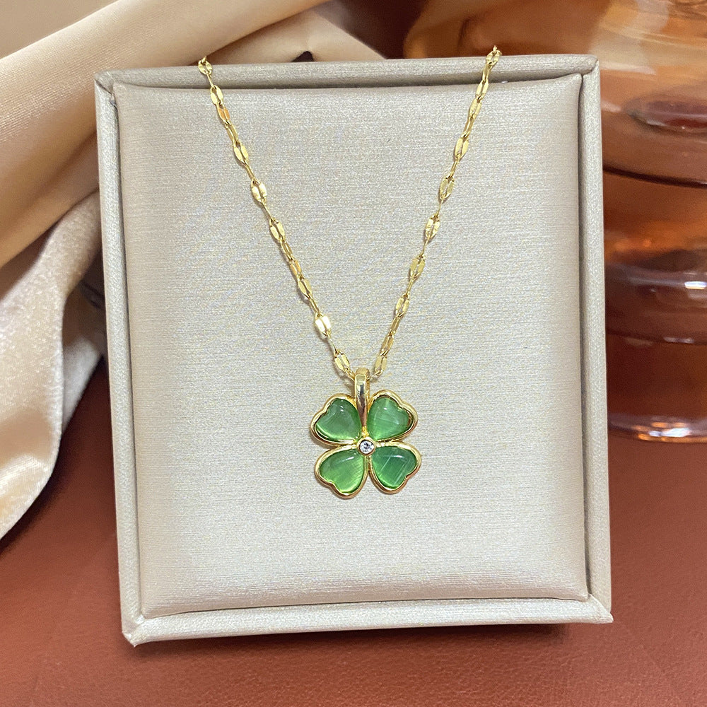 Collar con colgante de trébol de estilo natural para mujer con cadena de acero de titanio e incrustaciones de pedrería en diseño floral minimalista