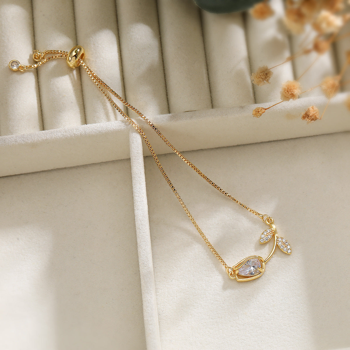 Fashionable Floral Bracelet for Women Made of Copper with 18K Gold Plating and Zircon Inlay, Geometric and Irregular Design, Minimalist Chic Style