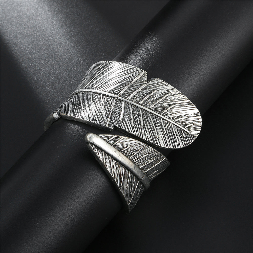 Vintage Sweet Geometric Leaf Plated Alloy Spring Cuff Bracelet for Women