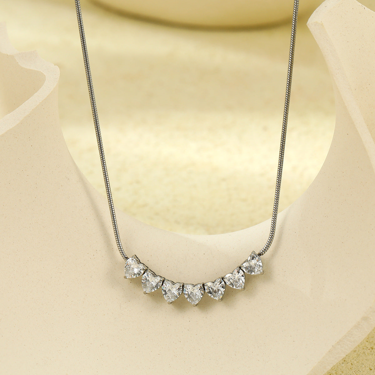 Elegante collar con colgante de circonia en forma de corazón estilo OL para mujer, de acero inoxidable con acabado chapado