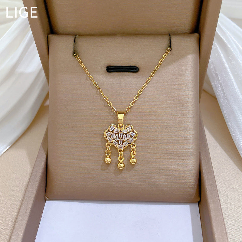 Collana con pendente a forma di nuvola minimalista in acciaio al titanio con intarsio completo di strass per donna e uomo