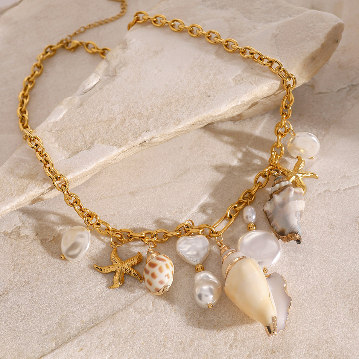 Collana con Pendente a Forma di Concha Marina e Stella Marina Stile Vacanza in Acciaio Inossidabile con Finitura Placcata da Donna