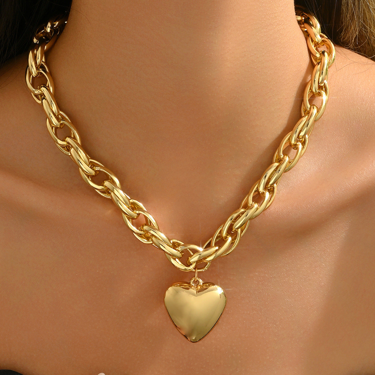 Collar con Colgante de Aleación de Zinc con Corazón Geométrico para Mujer con Acabado Galvanizado, Diseño Moderno y Versátil