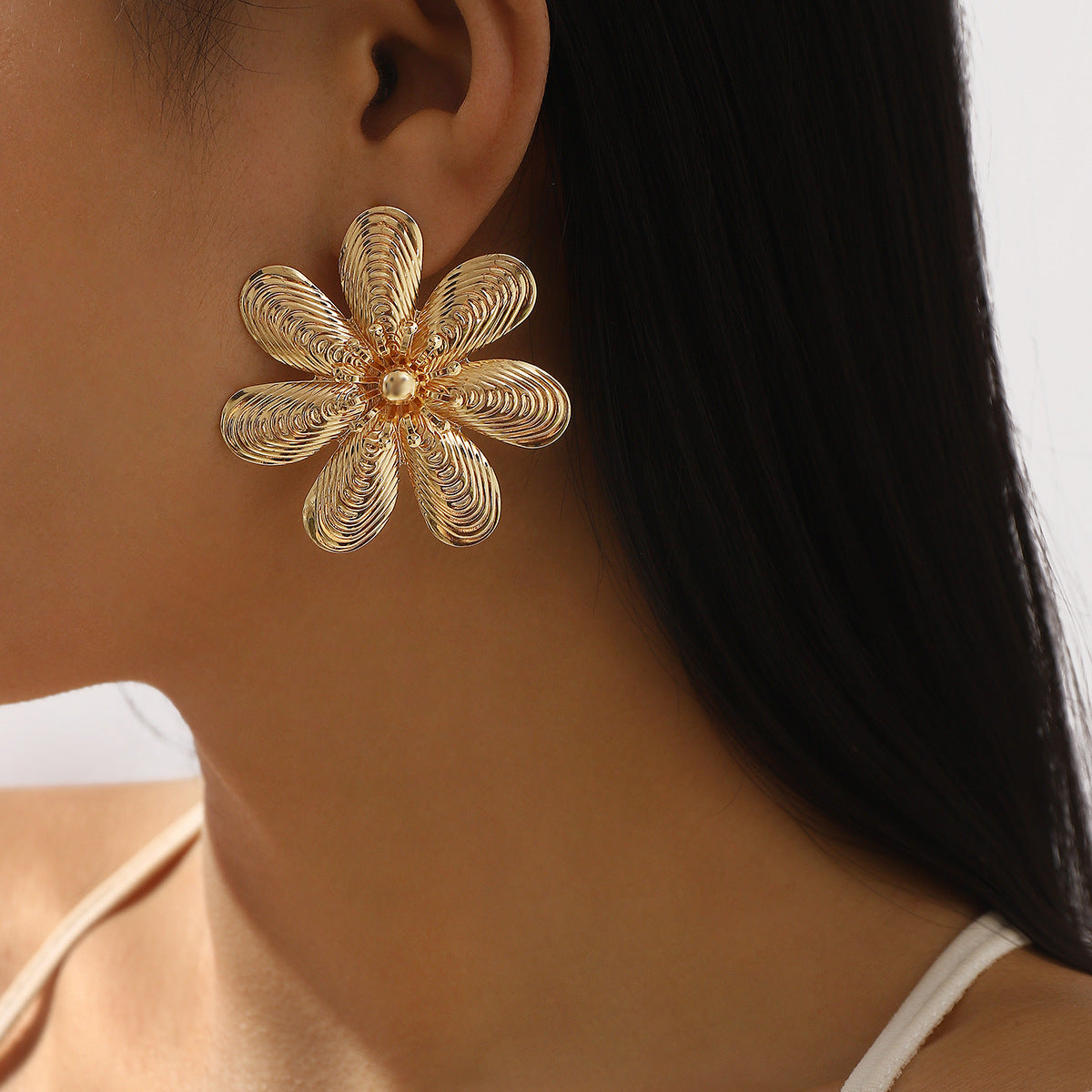 Pendientes de aleación con forma floral a la moda para mujer con acabado chapado, ideales para fiestas y ocasiones formales