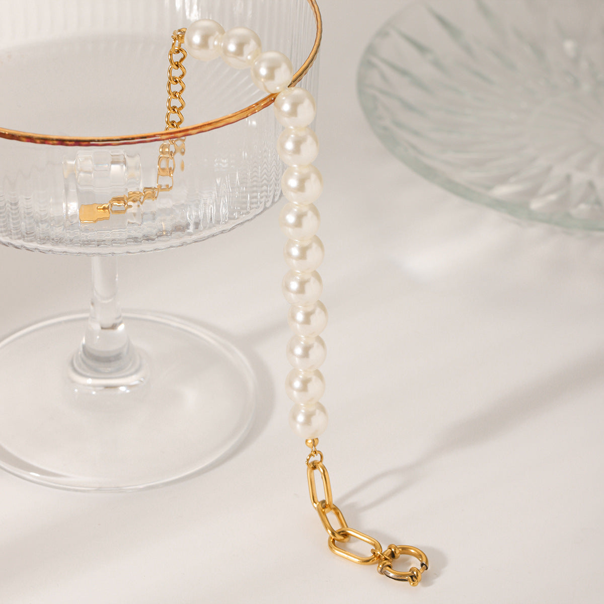 Elegante Bracciale da Donna a Perle con Maglie a Croce Geometrica in Acciaio Inossidabile Placcato Oro 18K