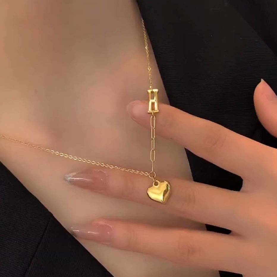 Minimalist 18K Gold Plated Heart Pendant Necklace for Women, Titanium Steel Clavicle Chain