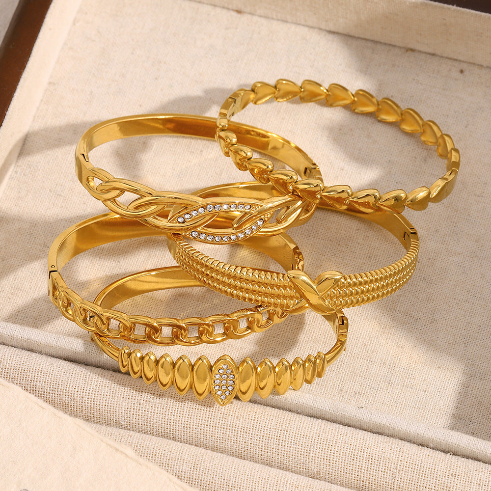 Fashionable Stainless Steel Bracelet with 18K Gold Plating, Heart-Shaped Pendant, Teardrop Pattern, Toggle Clasp, for Women