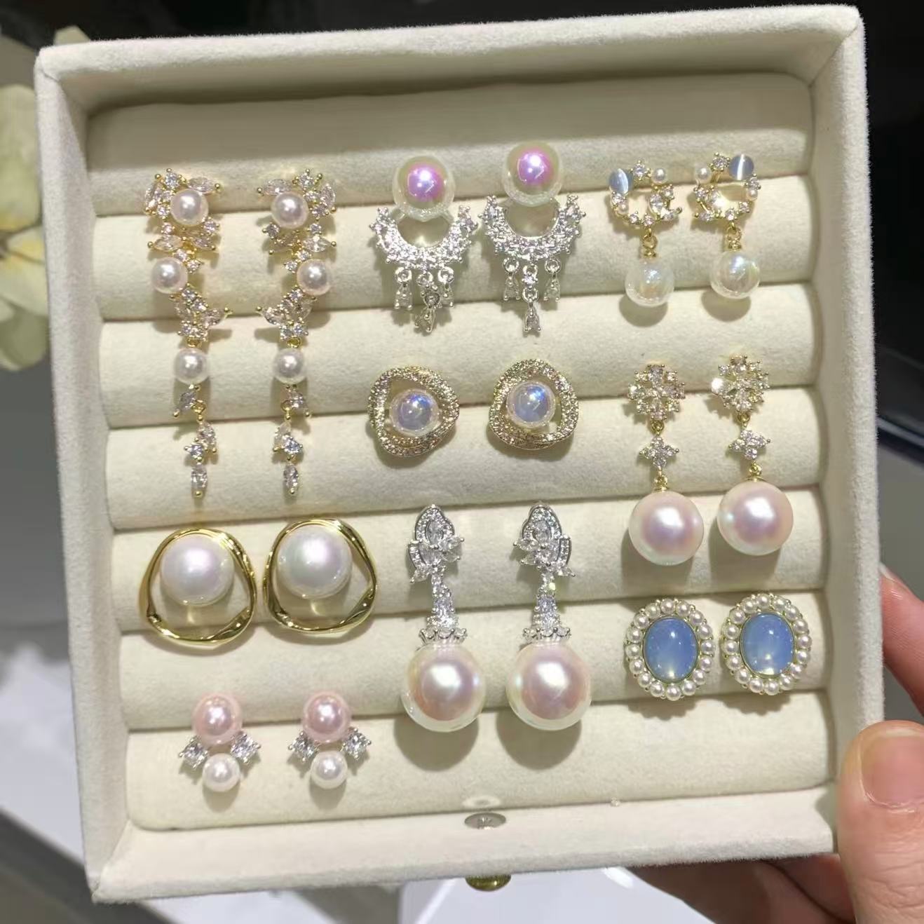 Pendientes de perlas geométricos para mujer con detalles de circonitas, postes de acero galvanizado, estilo retro lujoso y elegante para otoño e invierno