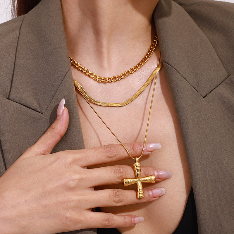 Collar con colgante de cruz minimalista para mujer de acero de titanio con acabado galvanizado