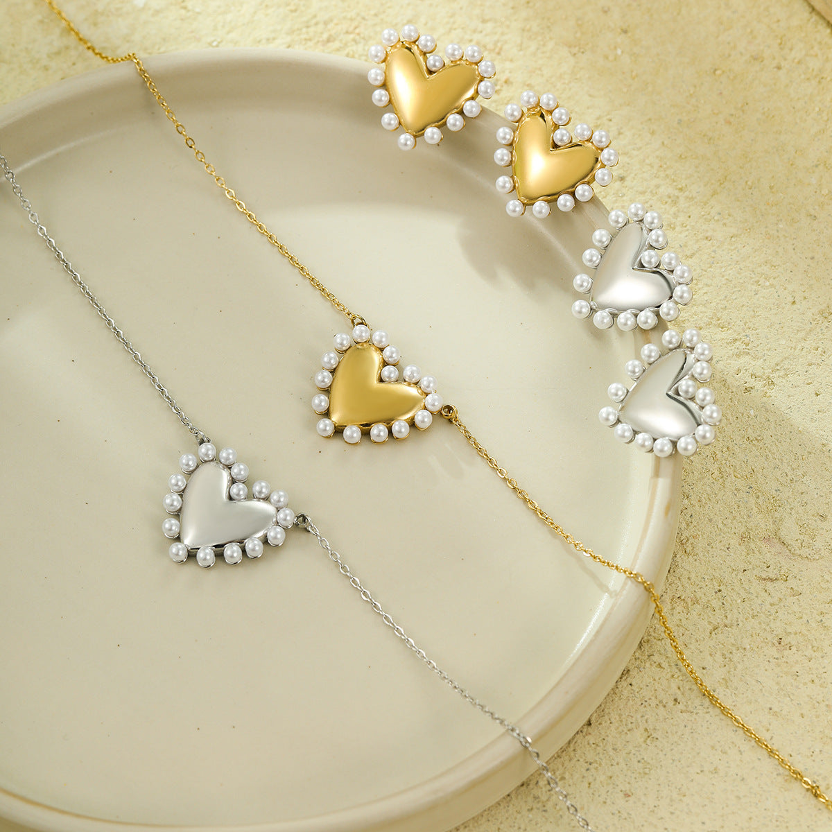 Collana con ciondolo a perla a cuore in acciaio inossidabile vintage con catena geometrica e orecchini abbinati da donna