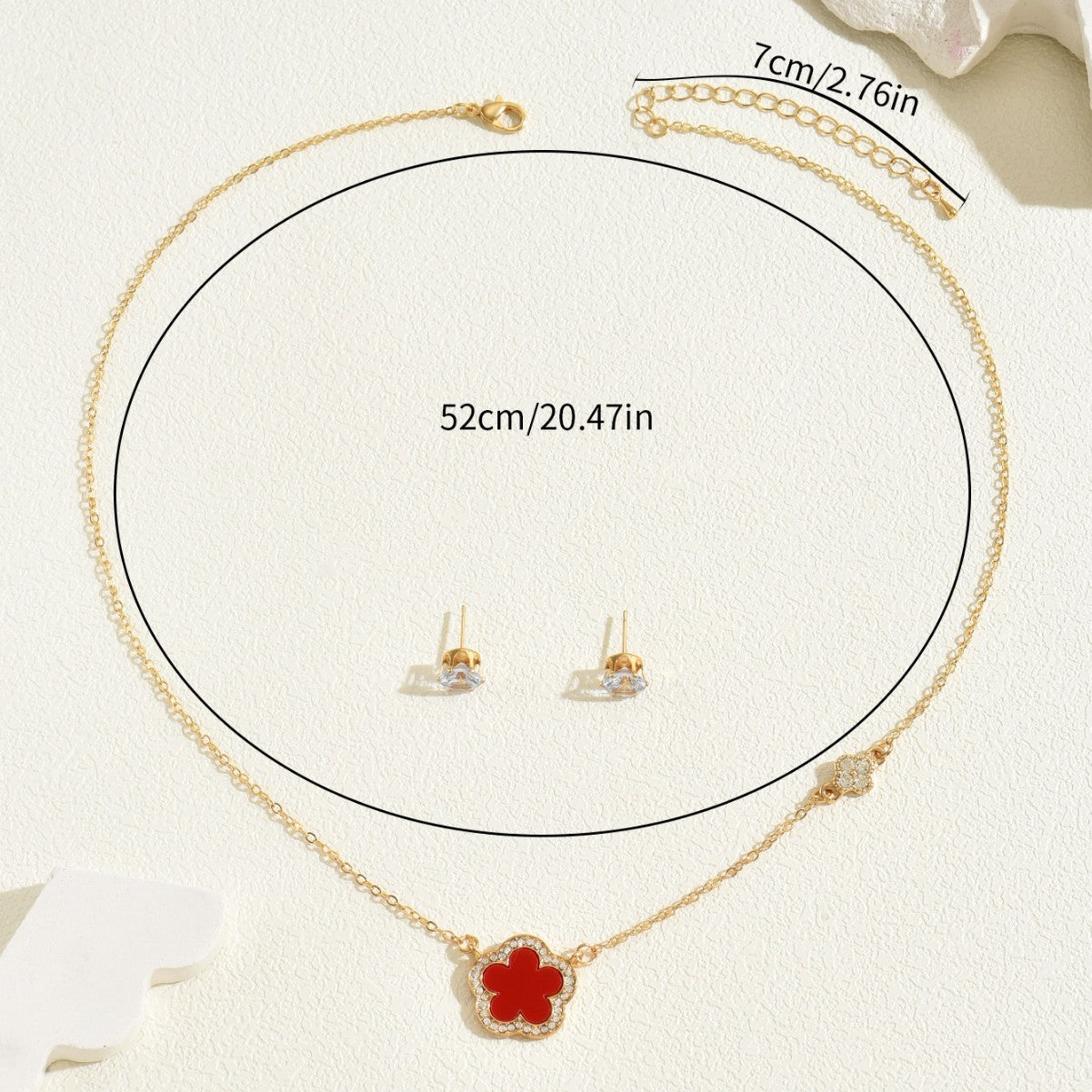 Set collana con ciondolo floreale stile Chanel con intarsio di strass per donna, catena lunga in lega e orecchini abbinati