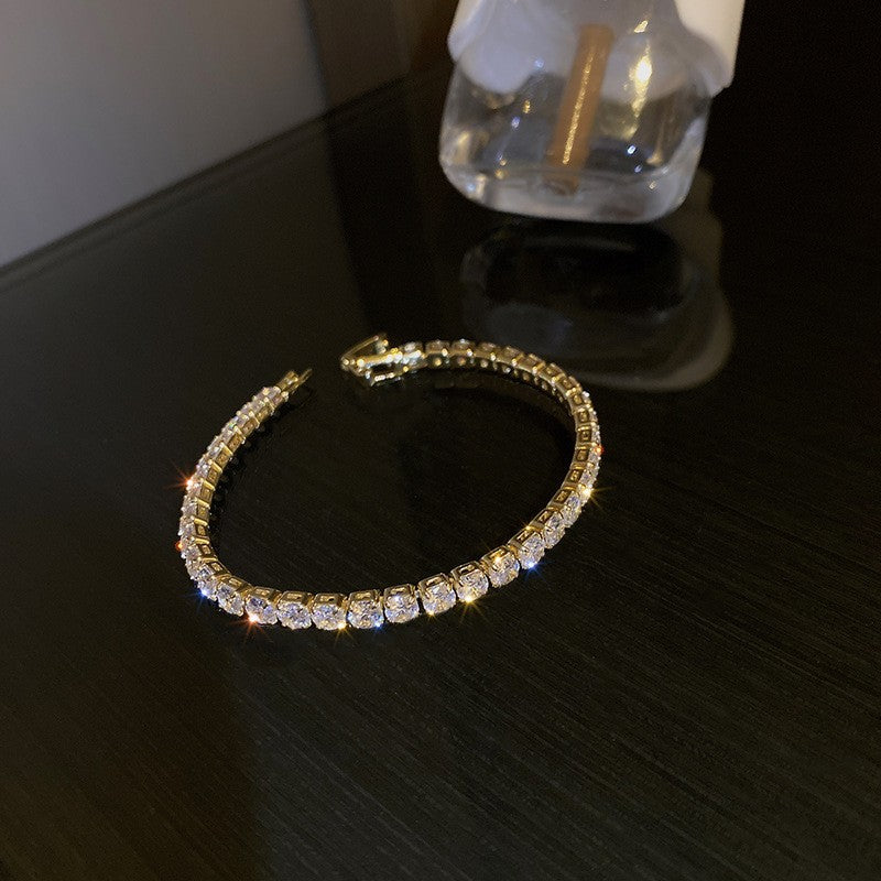 Elegant Heart-Shaped Gold-Plated Zirconia Bracelet for Women with Delicate Luxury Aesthetic