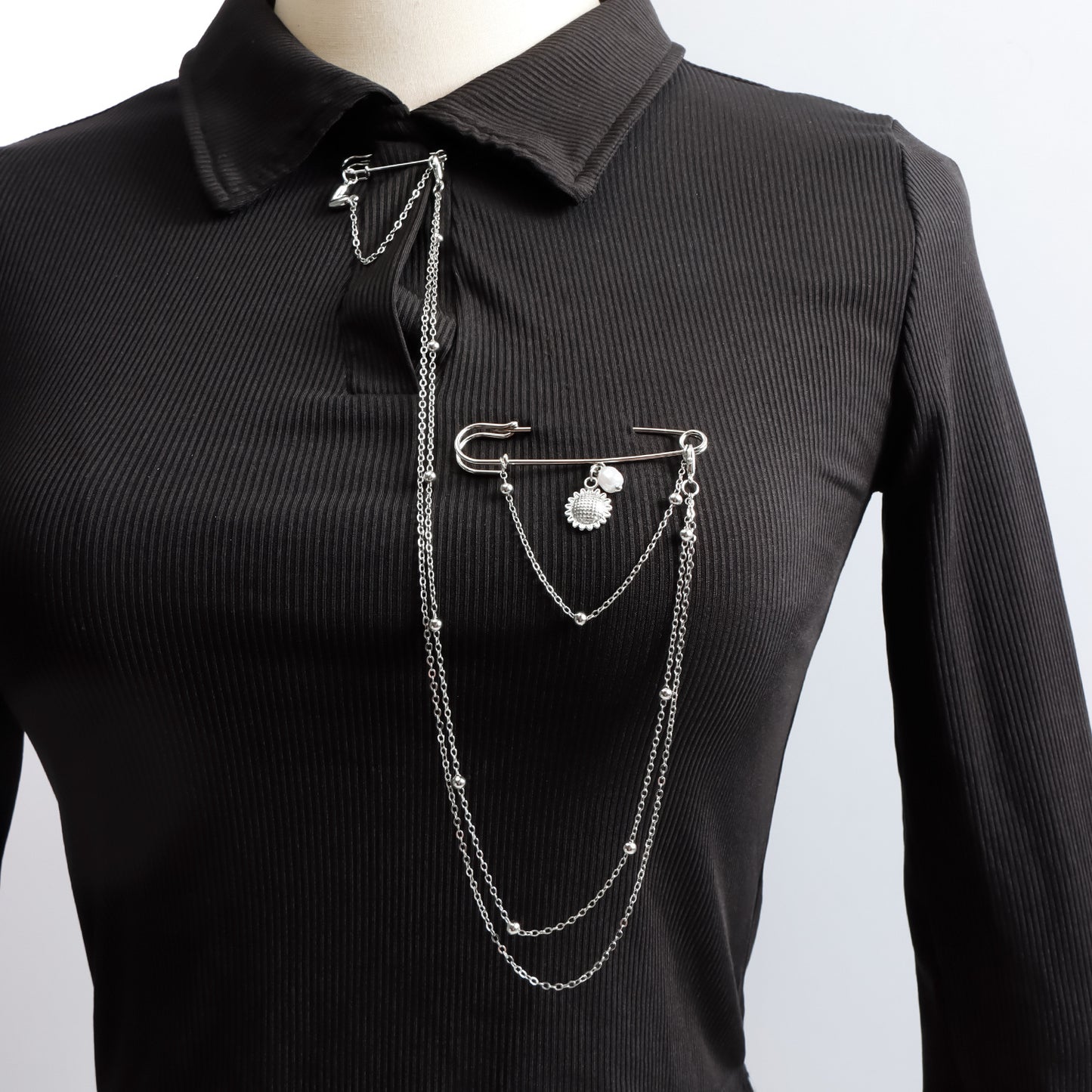 Fashionable Sunflower Pearl Brooch in Alloy with Plated Finish for Women Geometric Design Elegant Accessory