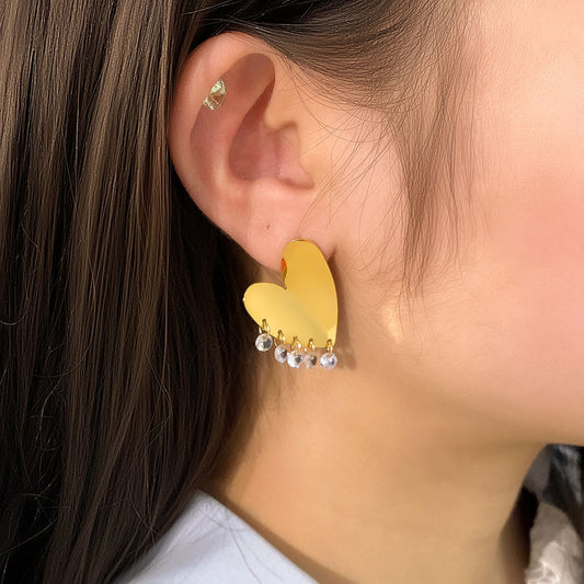 Aretes minimalistas de corazón pulido de acero inoxidable para mujer con baño al vacío de oro de 18 quilates y acabado hipoalergénico