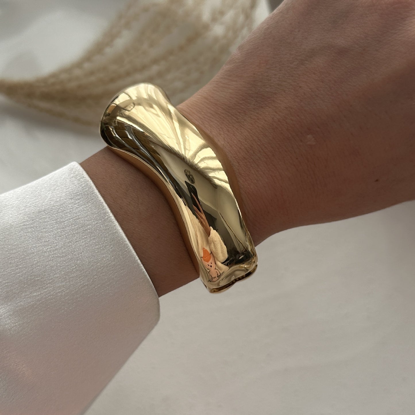 Bracciale aperto placcato in lega geometrica