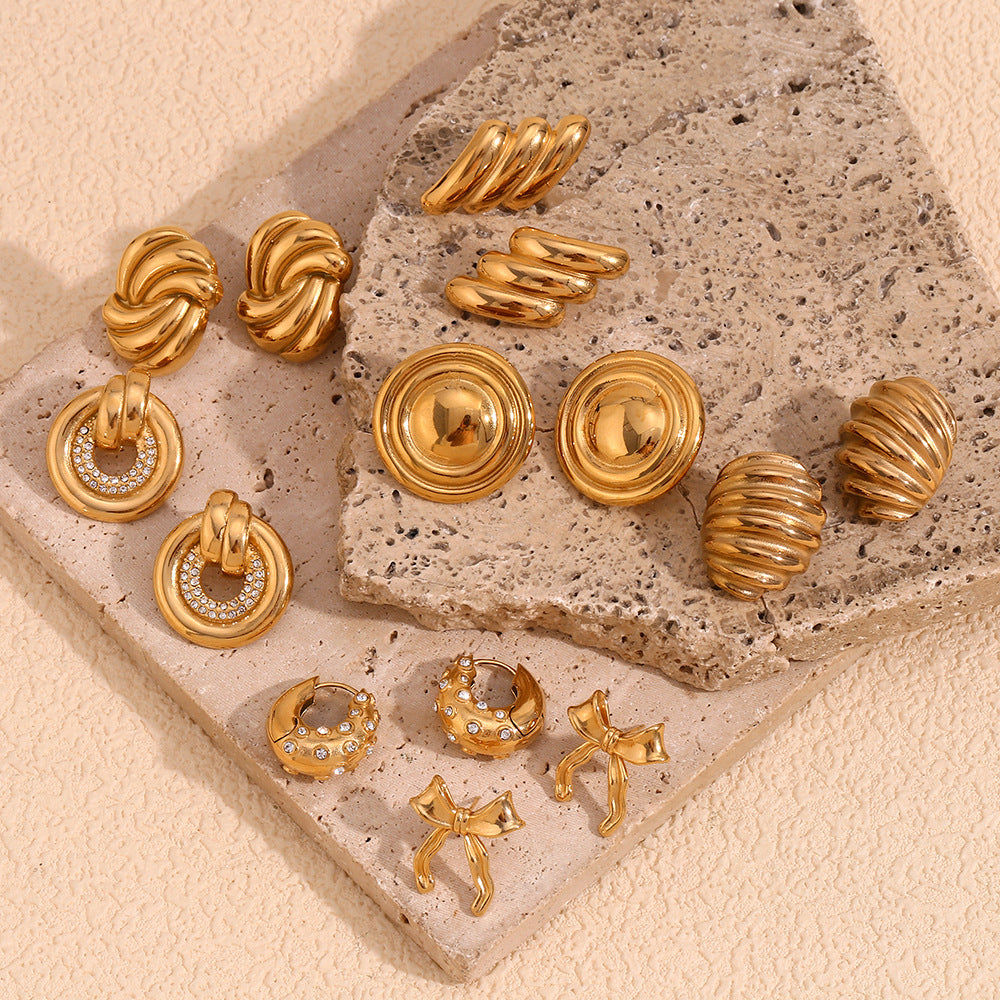 Orecchini a perno ovali con fiocco, minimalisti e alla moda, da donna, in acciaio inossidabile con placcatura in oro 18 carati