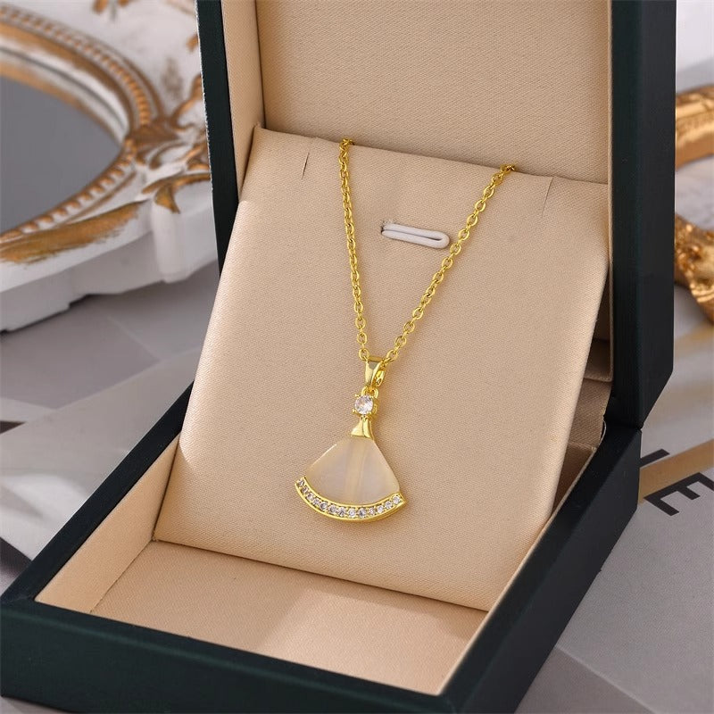 Collana girocollo minimalista floreale da donna e da uomo in acciaio al titanio placcato oro con catena a maglie per uno stile discreto