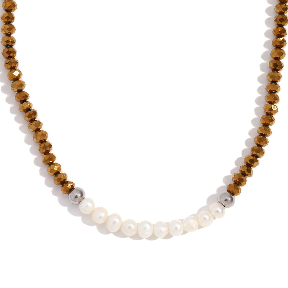 Collana alla moda da donna in stile OL con pendente geometrico in acciaio inossidabile, dieci perle d'acqua dolce e cristalli sfaccettati scuri infilati a mano su catena standard